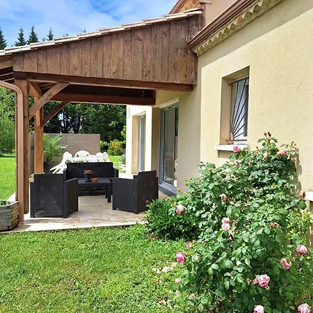 Дом отдыха Sejour Paisible Au Coeur De La Campagne En Perigord